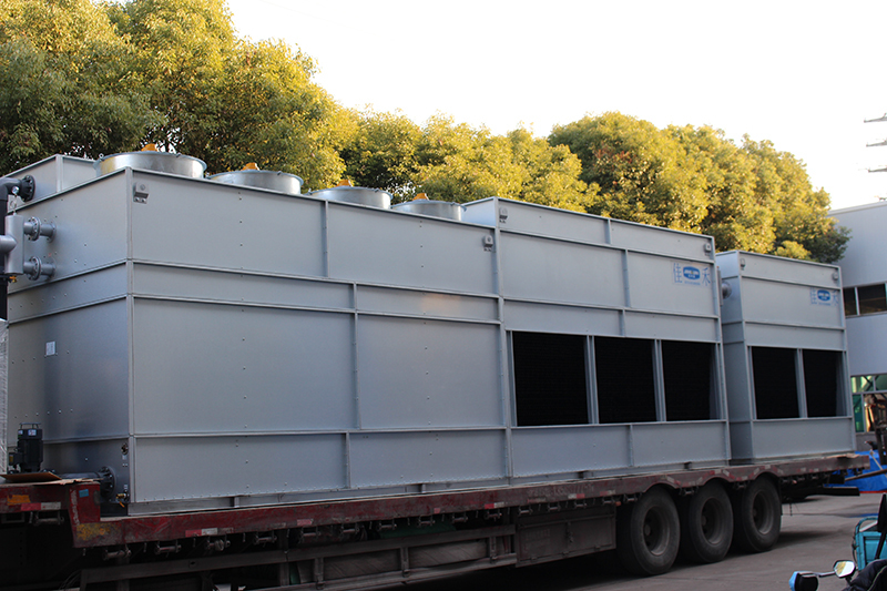 復(fù)合流封閉式冷卻塔發(fā)貨現(xiàn)場(chǎng) 復(fù)合流封閉式冷卻塔發(fā)貨現(xiàn)場(chǎng)